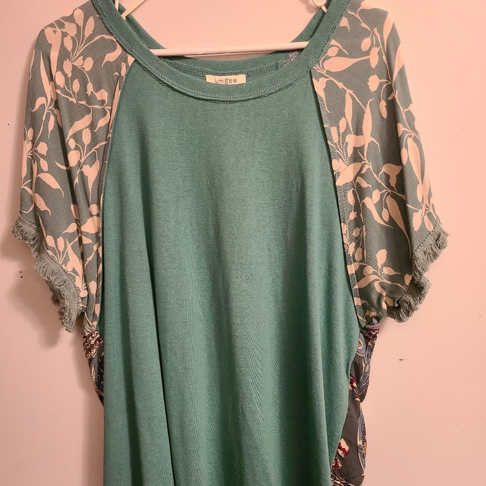 Umgee;Large; Green, cream, yellow,  light purple, and red colors. Like new